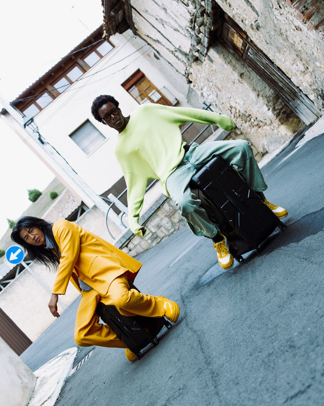 NIGHTSHARKS WORLDWIDE SHARKITECTURE FULL SIZE LUGGAGE